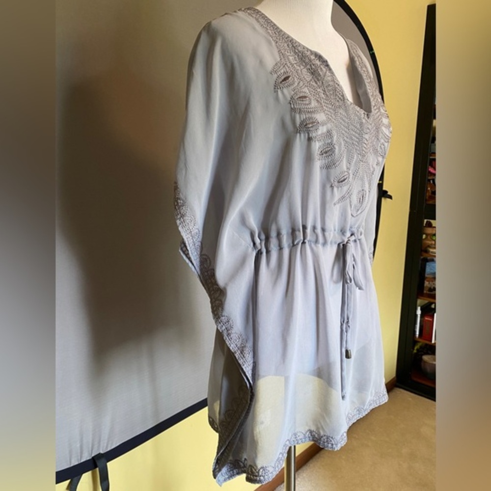 Gray Embroidered Boho Tunic with Adjustable Tie Waist Size Small
